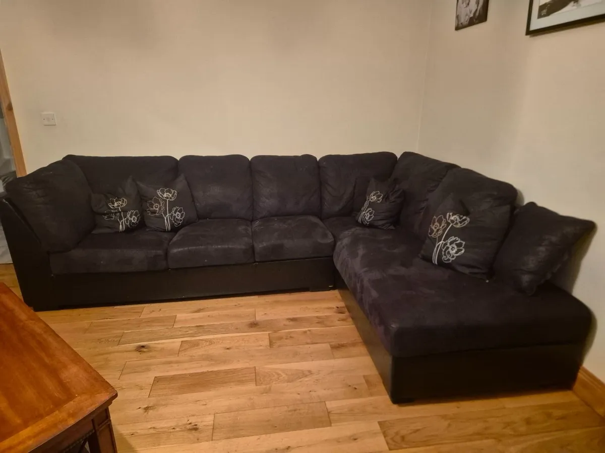 L shape couch - Image 1