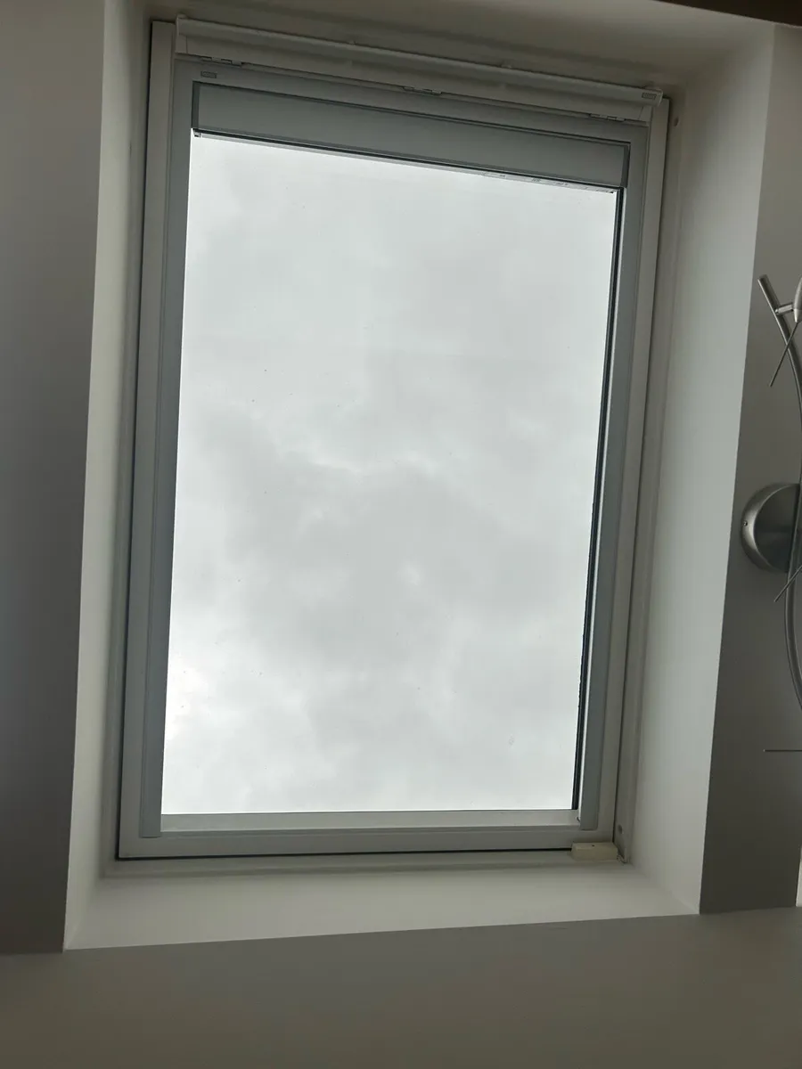 4 x Velux windows and blinds - Image 3
