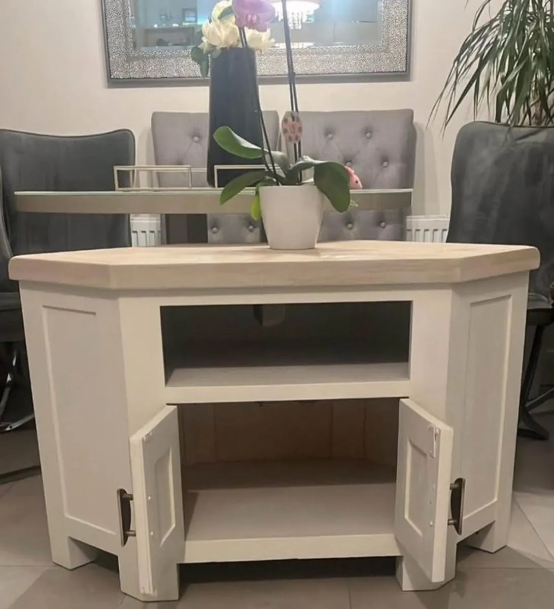 Solid tv oak cabinet - Image 2
