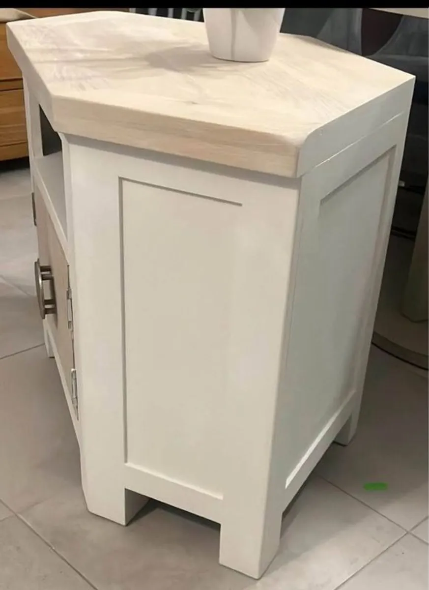 Solid tv oak cabinet - Image 3