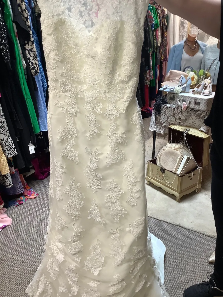 Wedding dress - Image 2