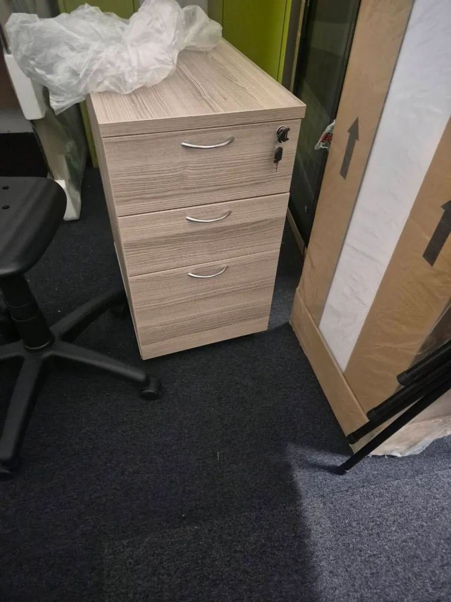 Office furniture - Image 4