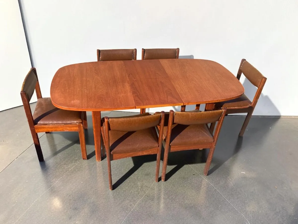 Mid Century Table and 6 Chairs - Extending. - Image 4