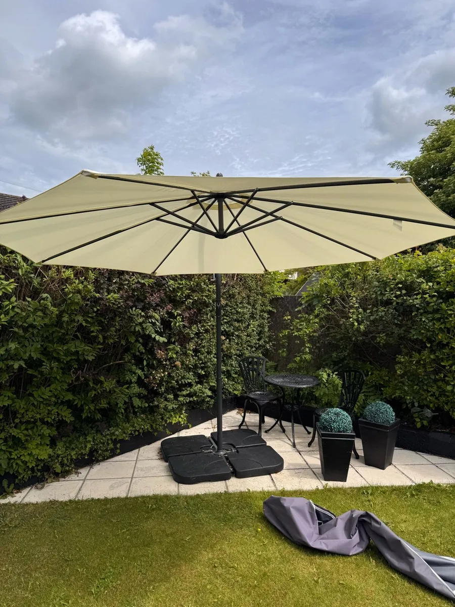 Large Parasol with base. - Image 1