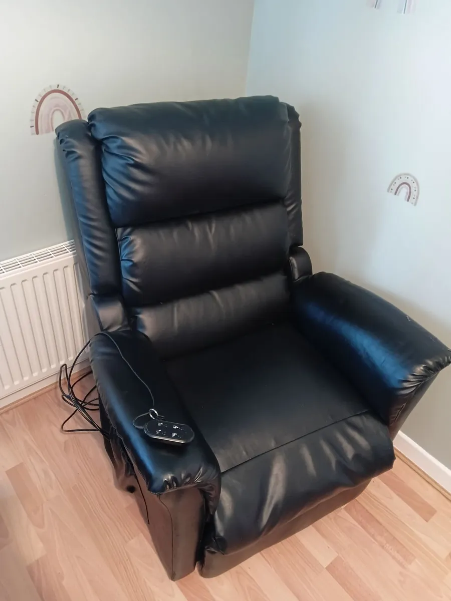 Motorised reclining armchair - Image 4
