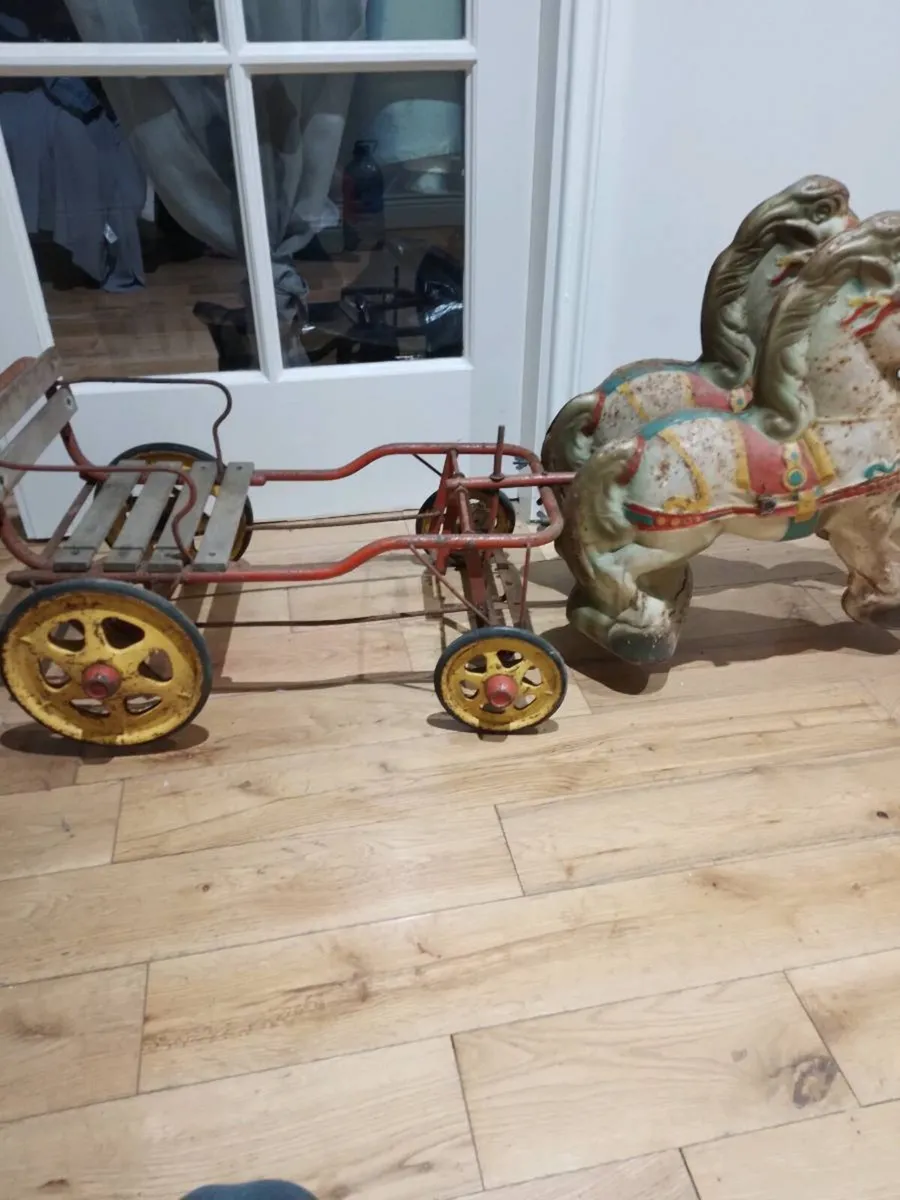 Peddle horse and carriage - Image 4