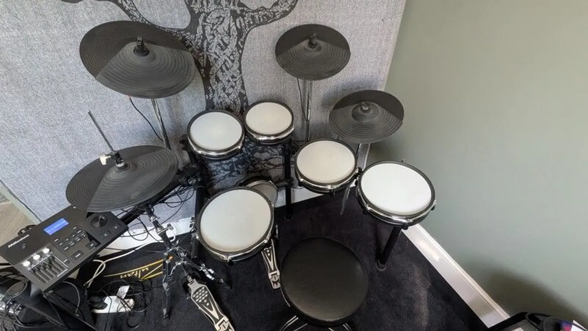 Drum kit - Image 1
