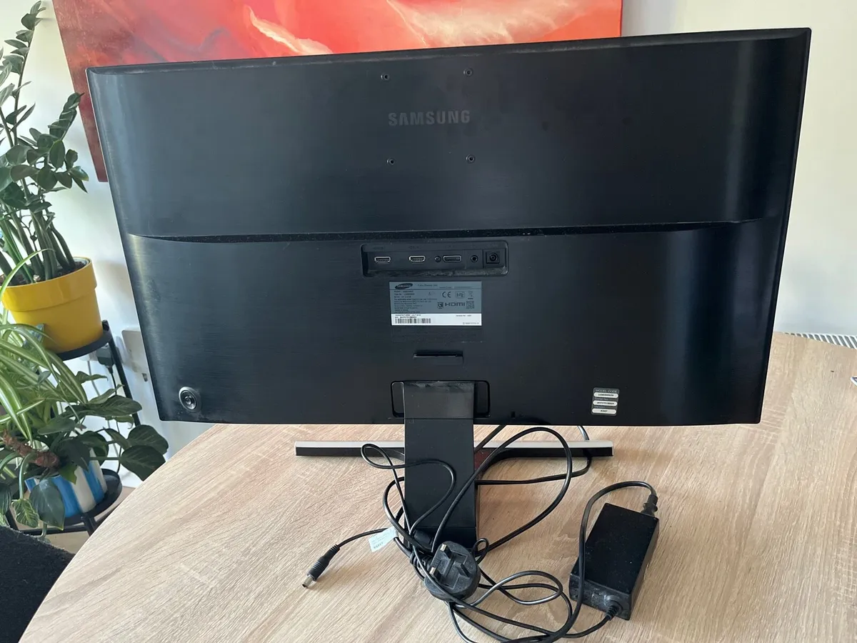 Samsung 4K LED Monitor - Image 2