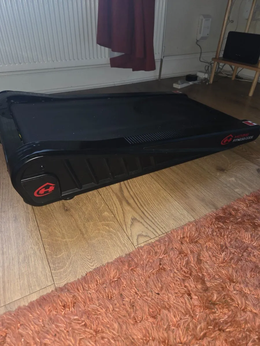 Walking pad with built in incline - Image 1