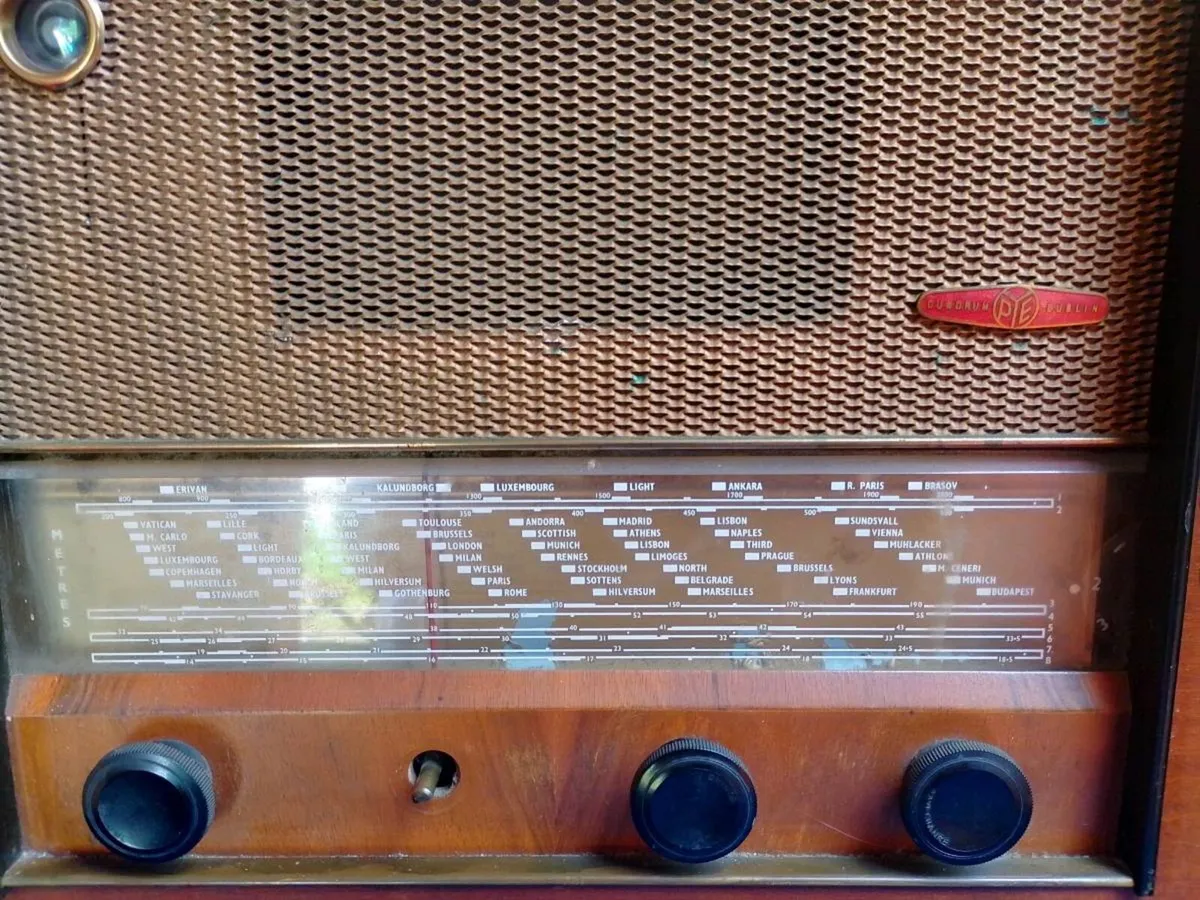 PYE Dundrum Ireland vintage radio - Image 2