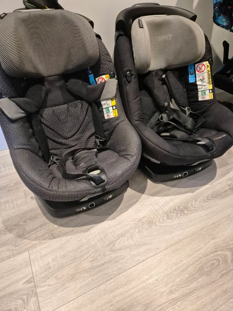 Car seat - Image 1