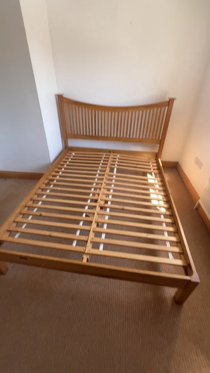 Stunning Queen bed - Image 2