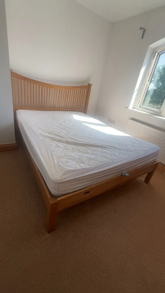 Stunning Queen bed - Image 3