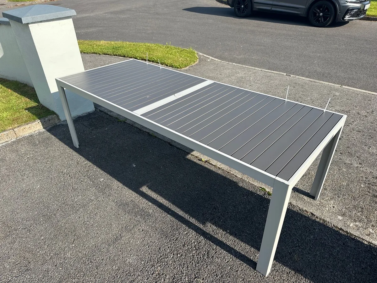 Garden dining table and chairs - Image 1