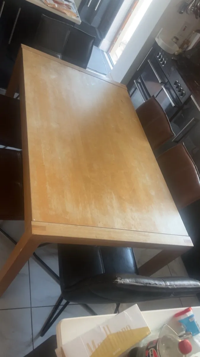 Table and chairs - Image 1