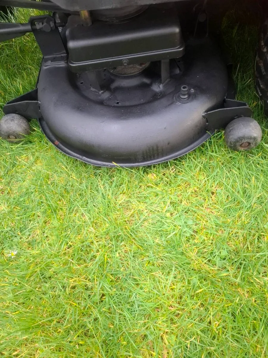 Tractor lawnmower - Image 2