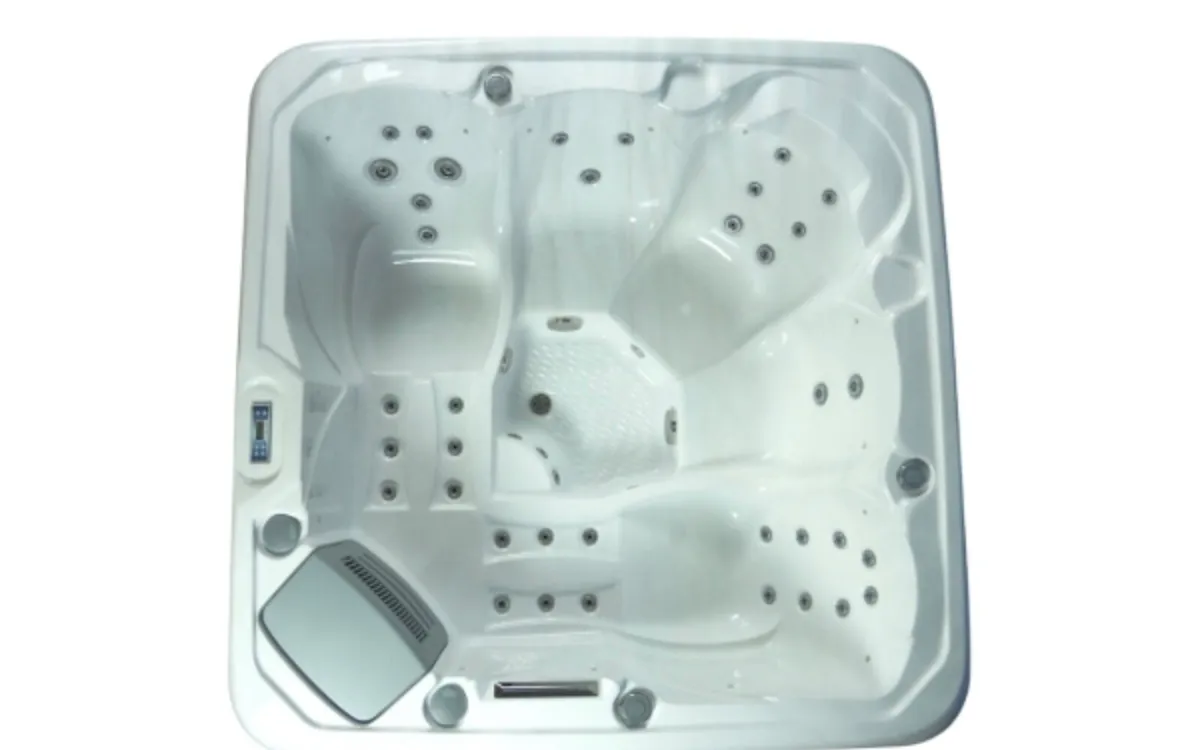 Hot tub - Image 2
