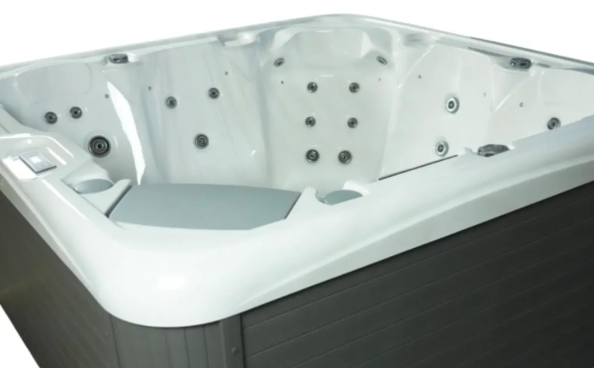 Hot tub - Image 3