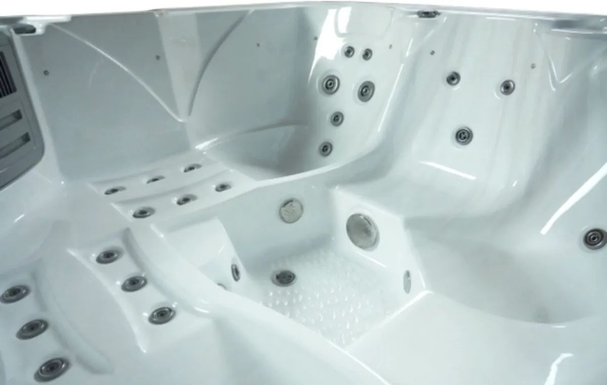 Hot tub - Image 4