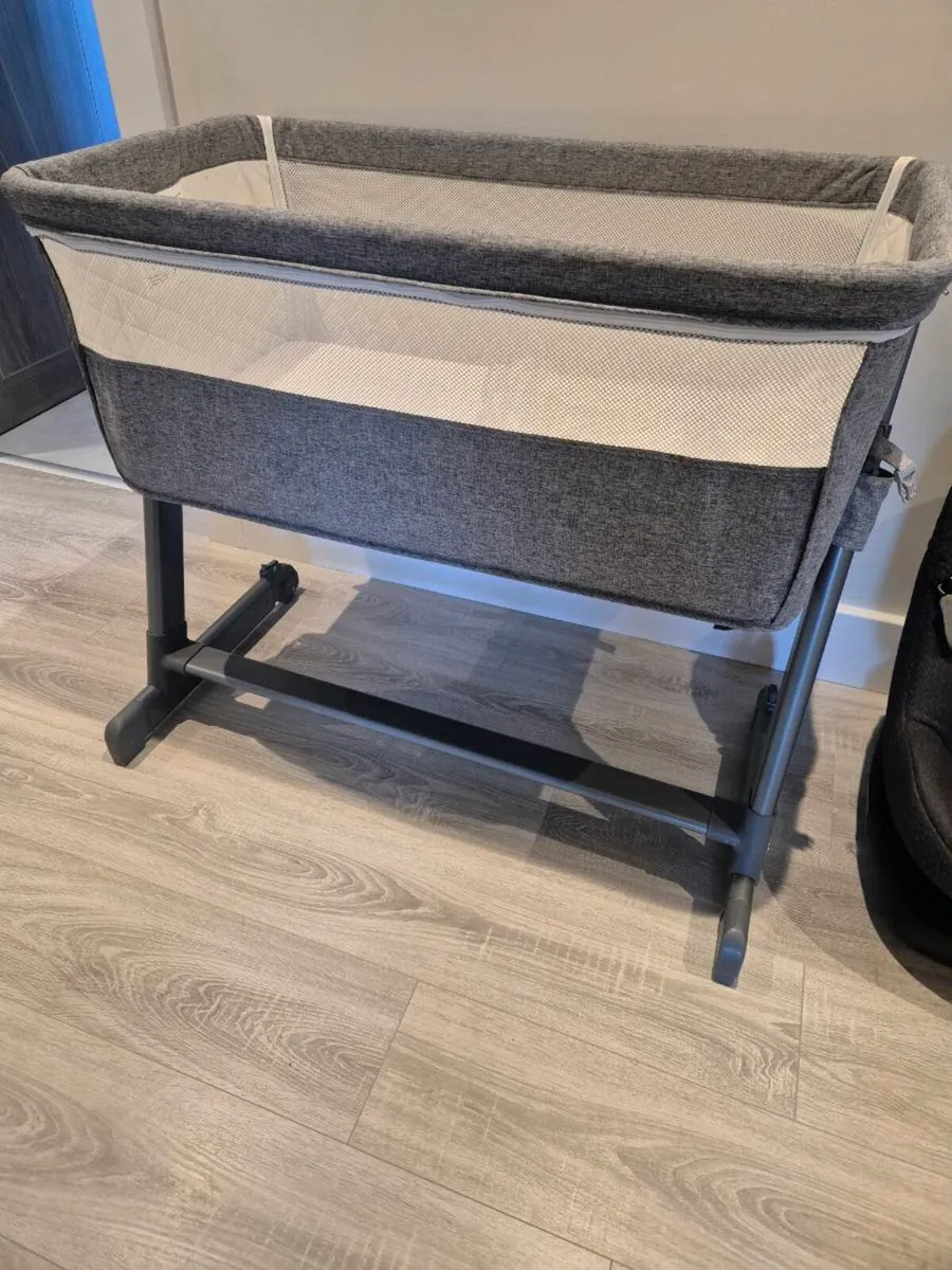 Bedside cot - Image 1