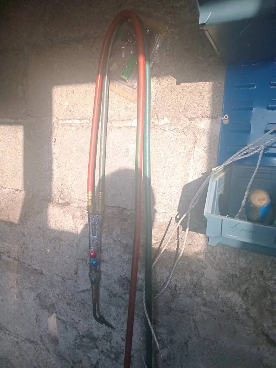Oxy and acetylene torch , hoses and gauges - Image 4