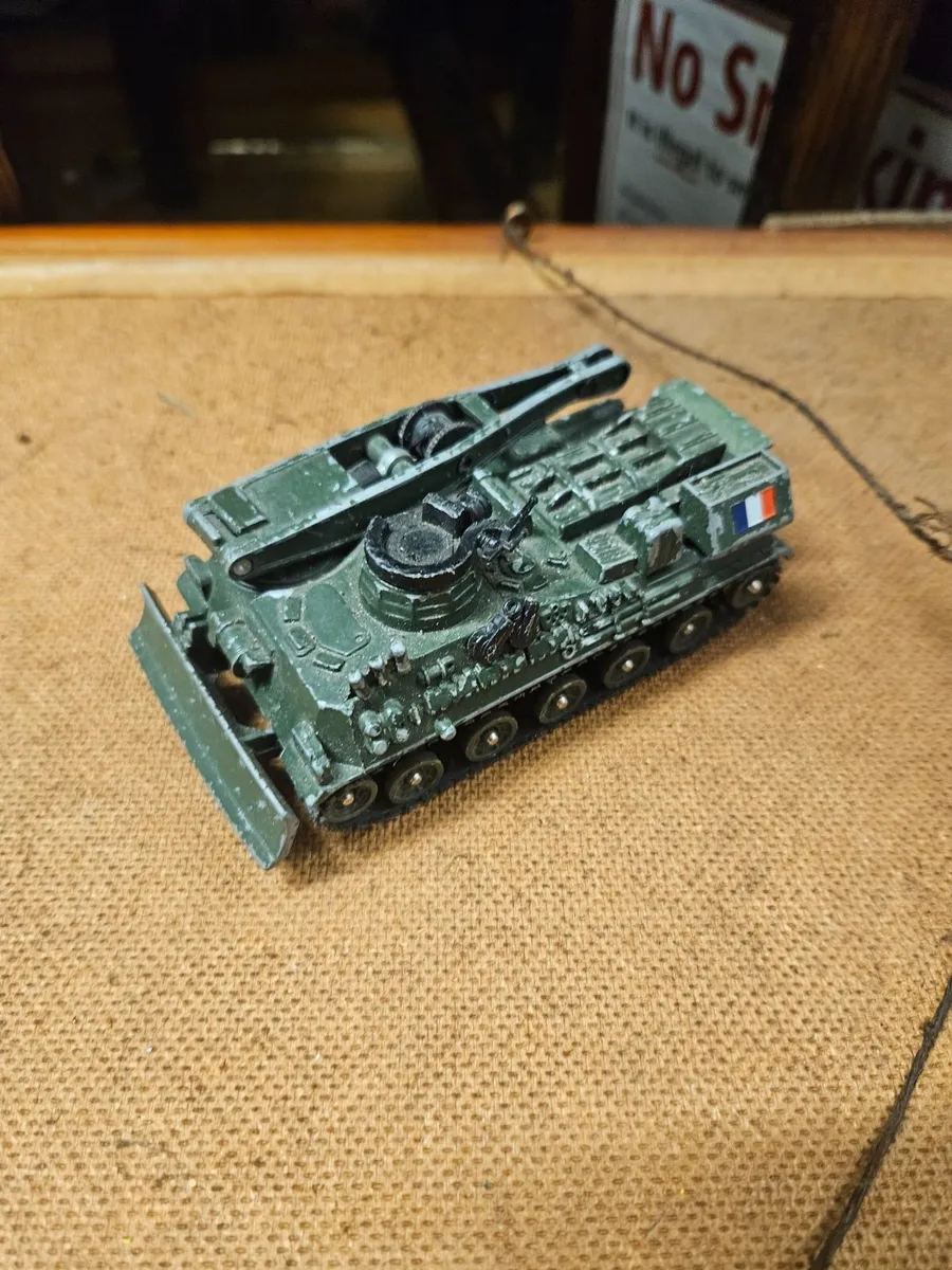 Corgi 1970's French Army Recovery Tank - Image 3