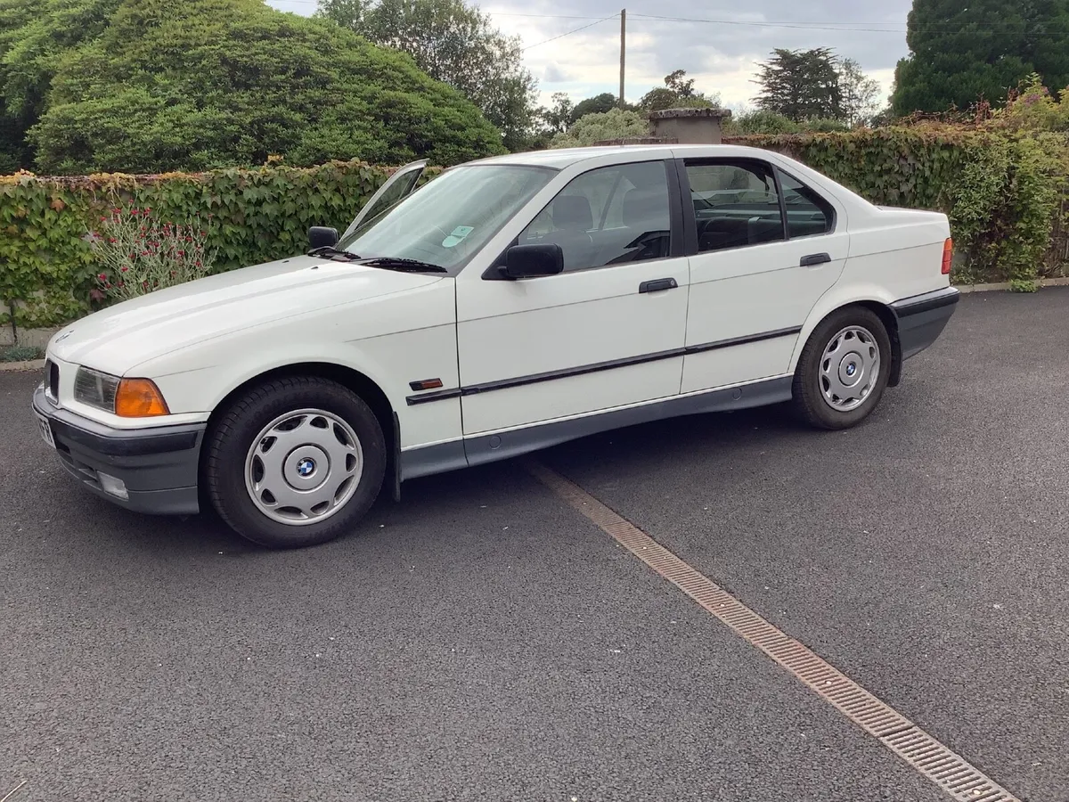 BMW 3-Series 1992 - Image 2