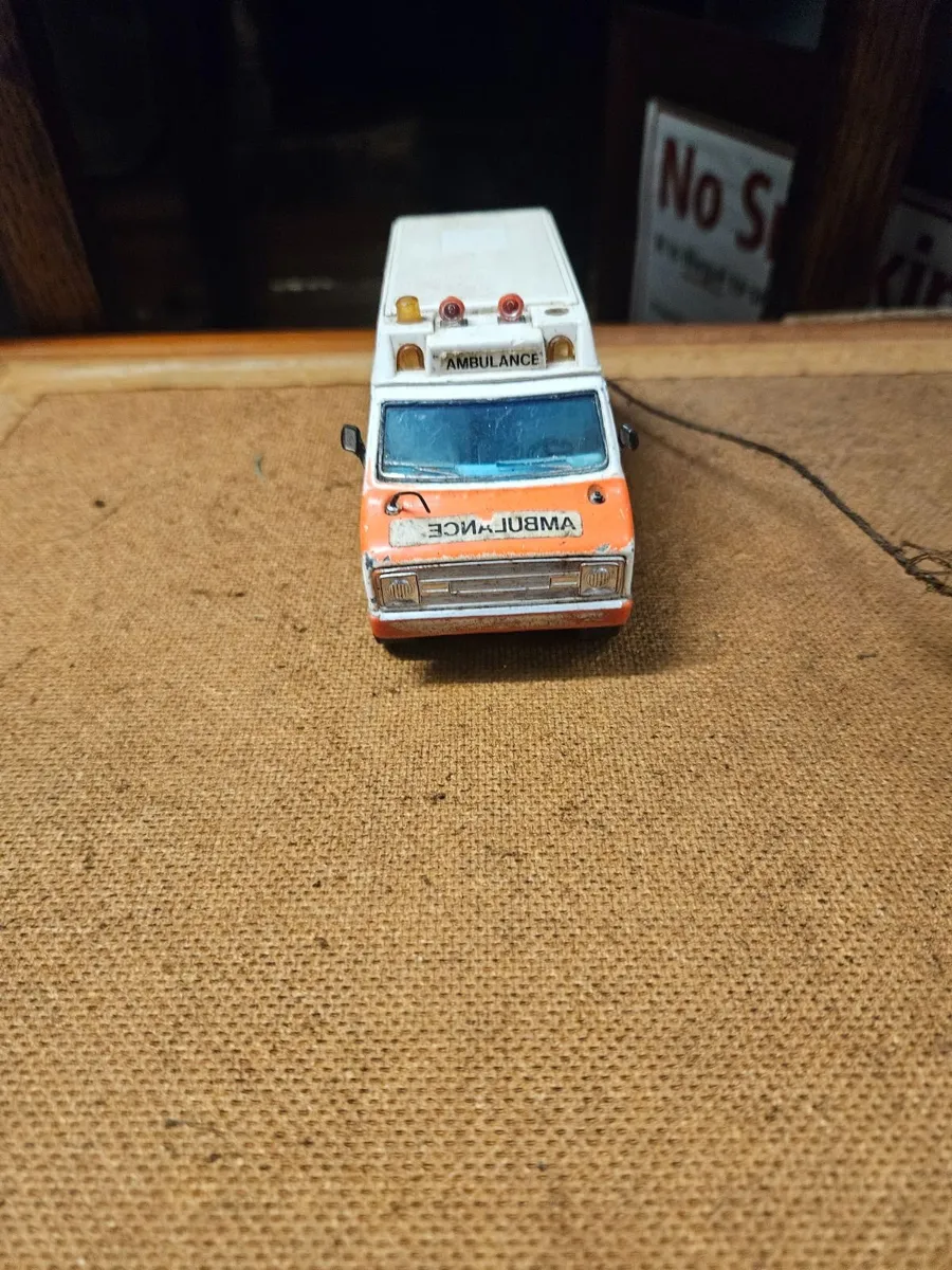 Matchbox Superkings Ambulance - Image 1