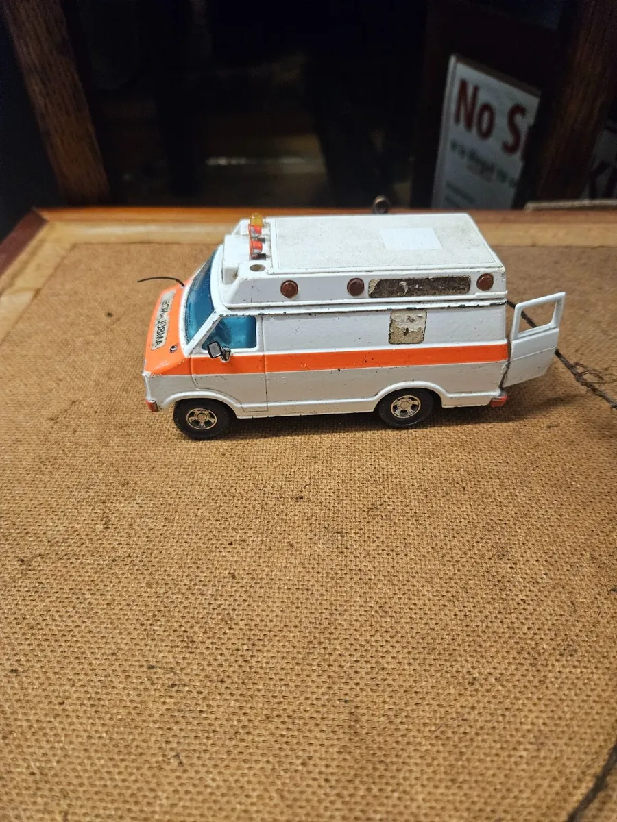 Matchbox Superkings Ambulance - Image 2