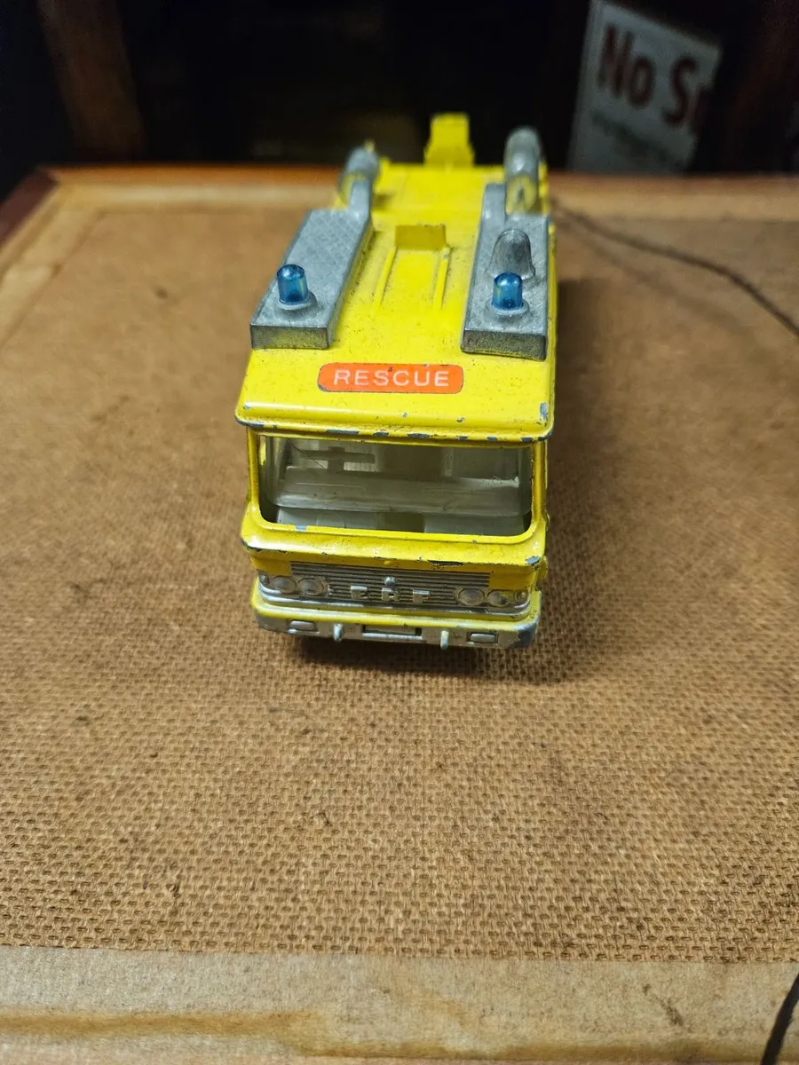 Dinky 1970's Fire Engine - Image 2