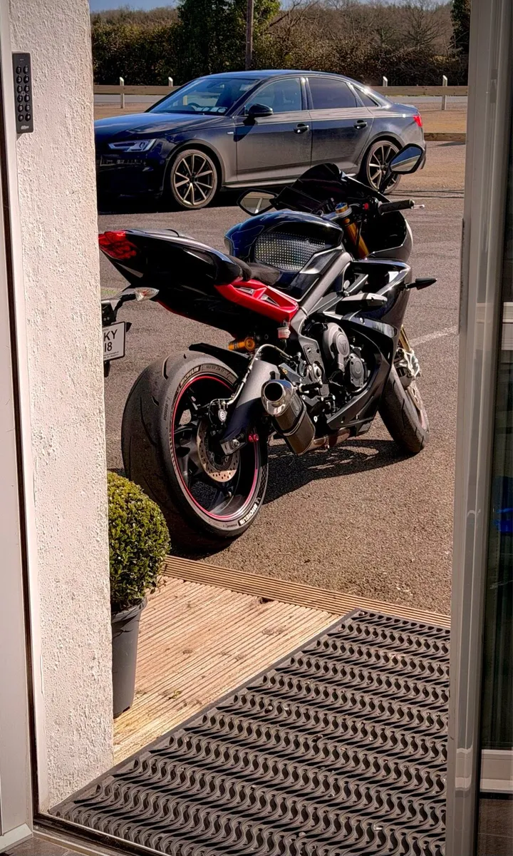 675R triumph Daytona - Image 2