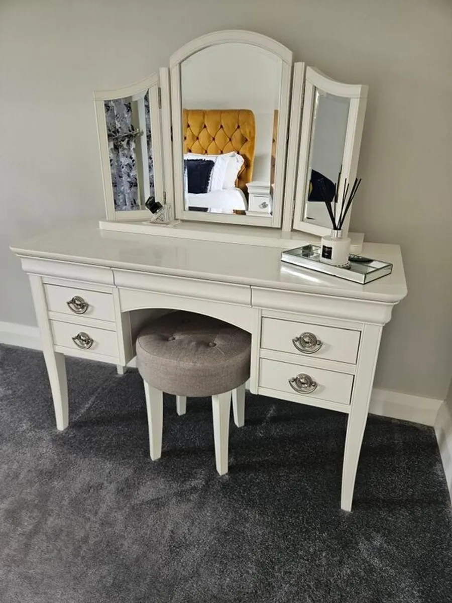 2 Lockers/Dressing table - Image 4