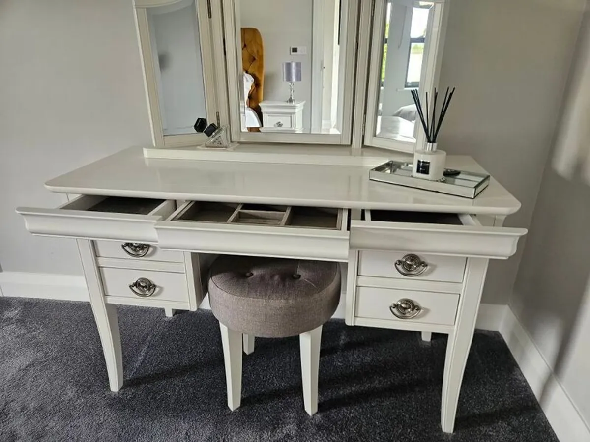 2 Lockers/Dressing table - Image 1