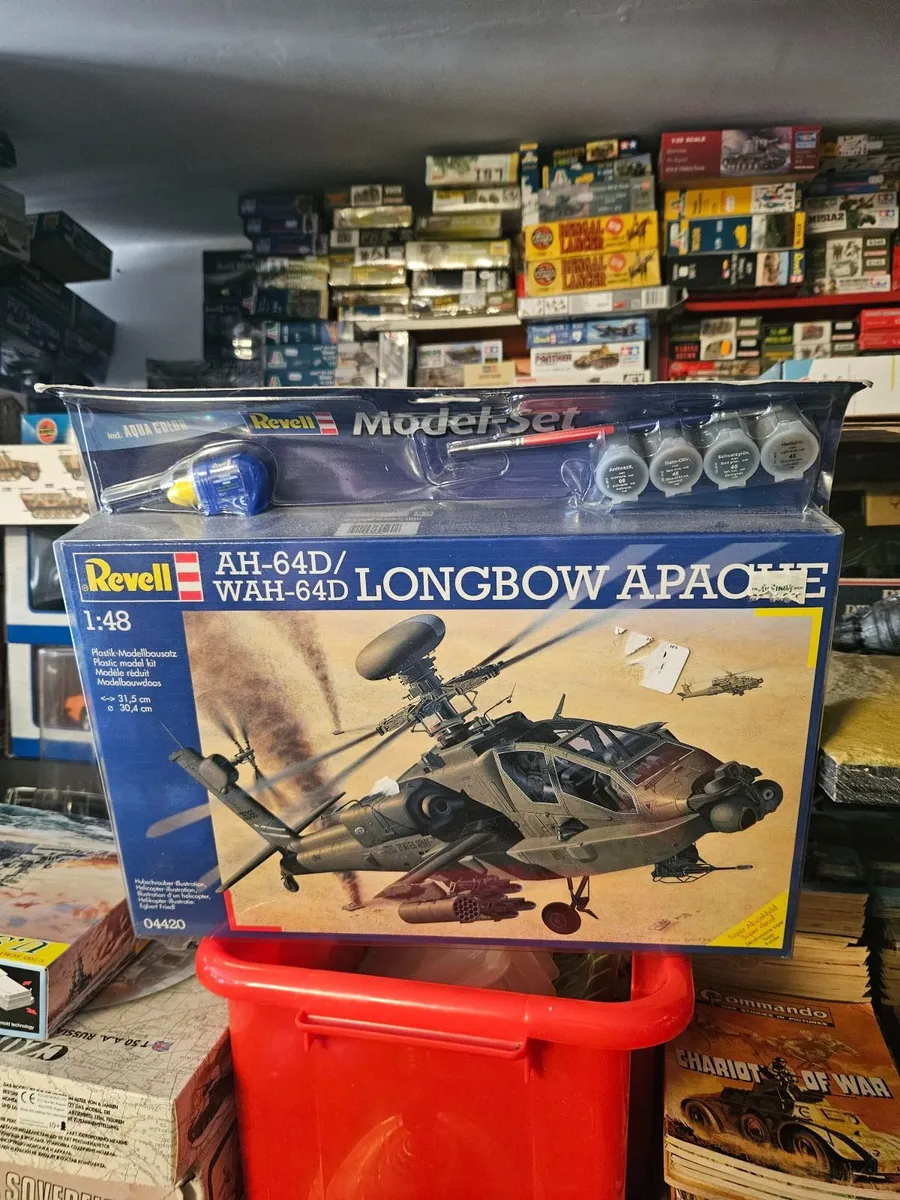 Airfix Revell Apache Attack Helicopter - Image 1