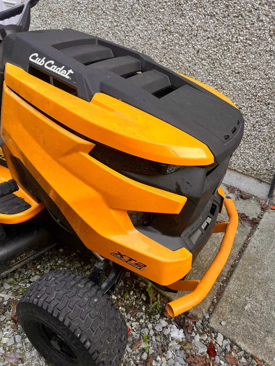 Cub Cadet XT2 Ride On Mower - Image 2