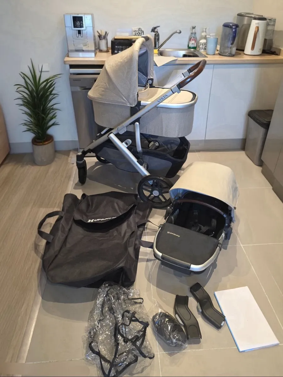 Fantastic cond Uppababy vista V2 pram and buggy - Image 1