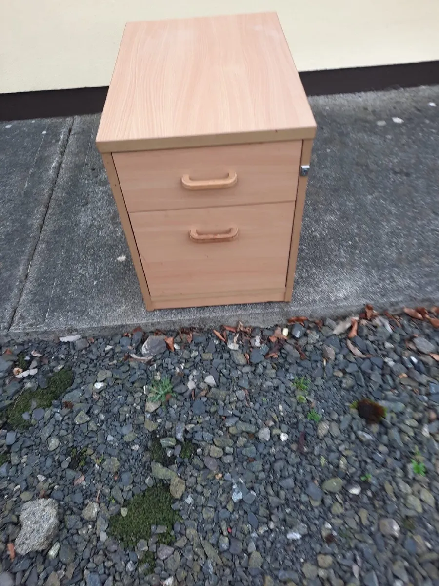 Pedestal cabinet - Image 1