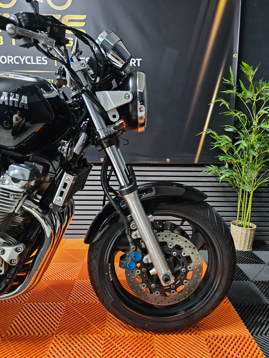 Yamaha XJR 1300 - Image 2