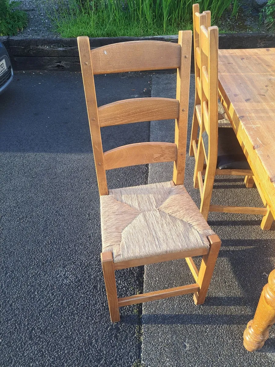 Table & Chairs - Image 3