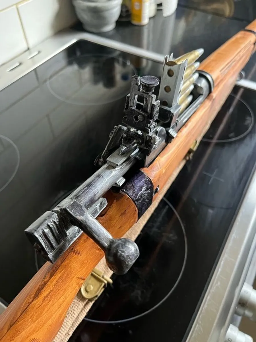 Handcrafted 1:1 Model of the .303 Enfield Rifle - Image 4