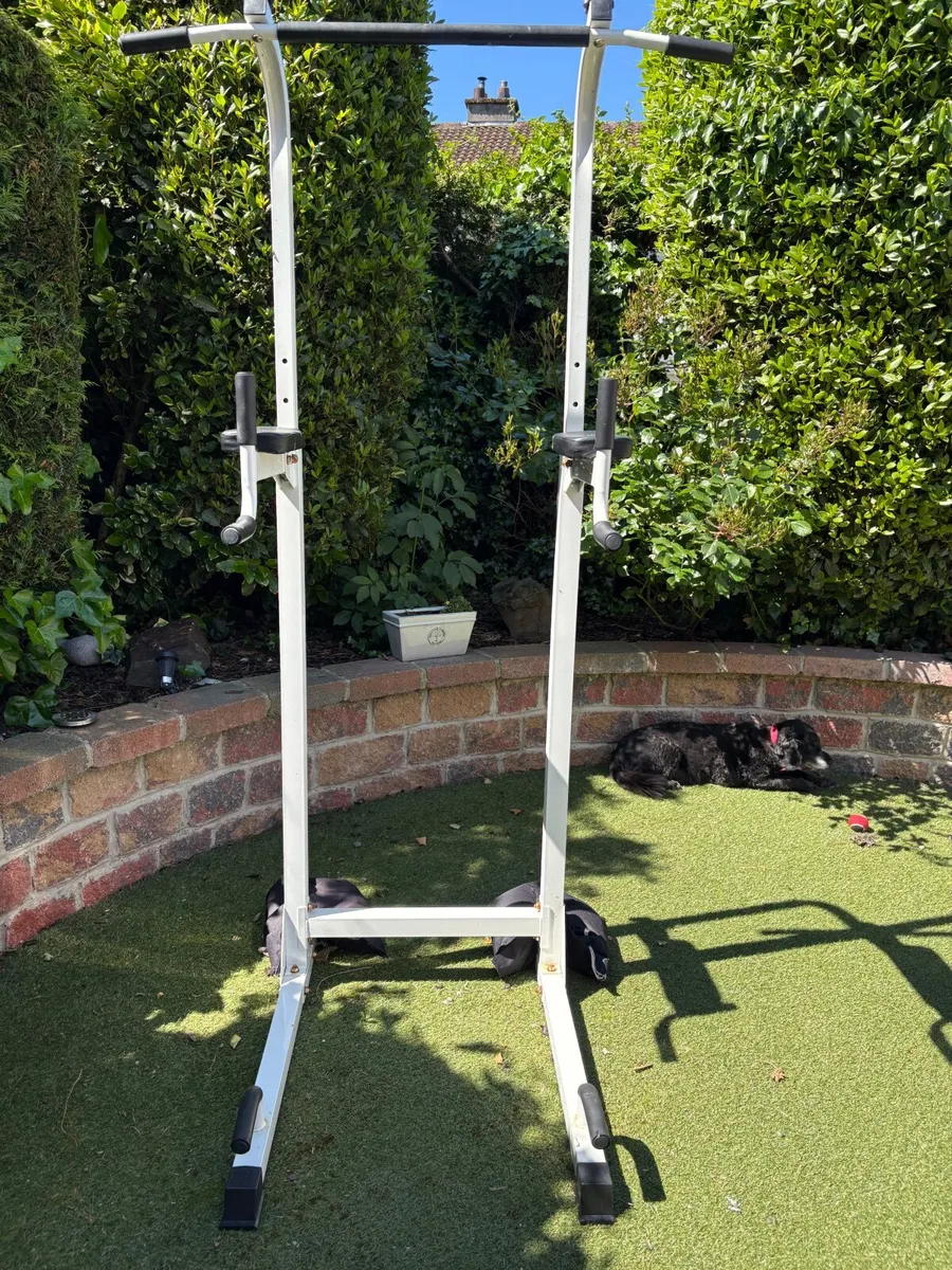 Pull up bar/Dip Station - Image 1