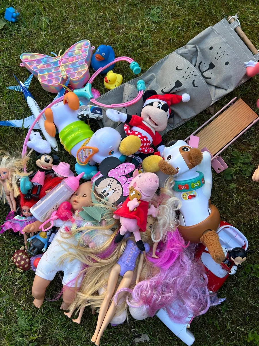 5 bags of free toys - Image 1