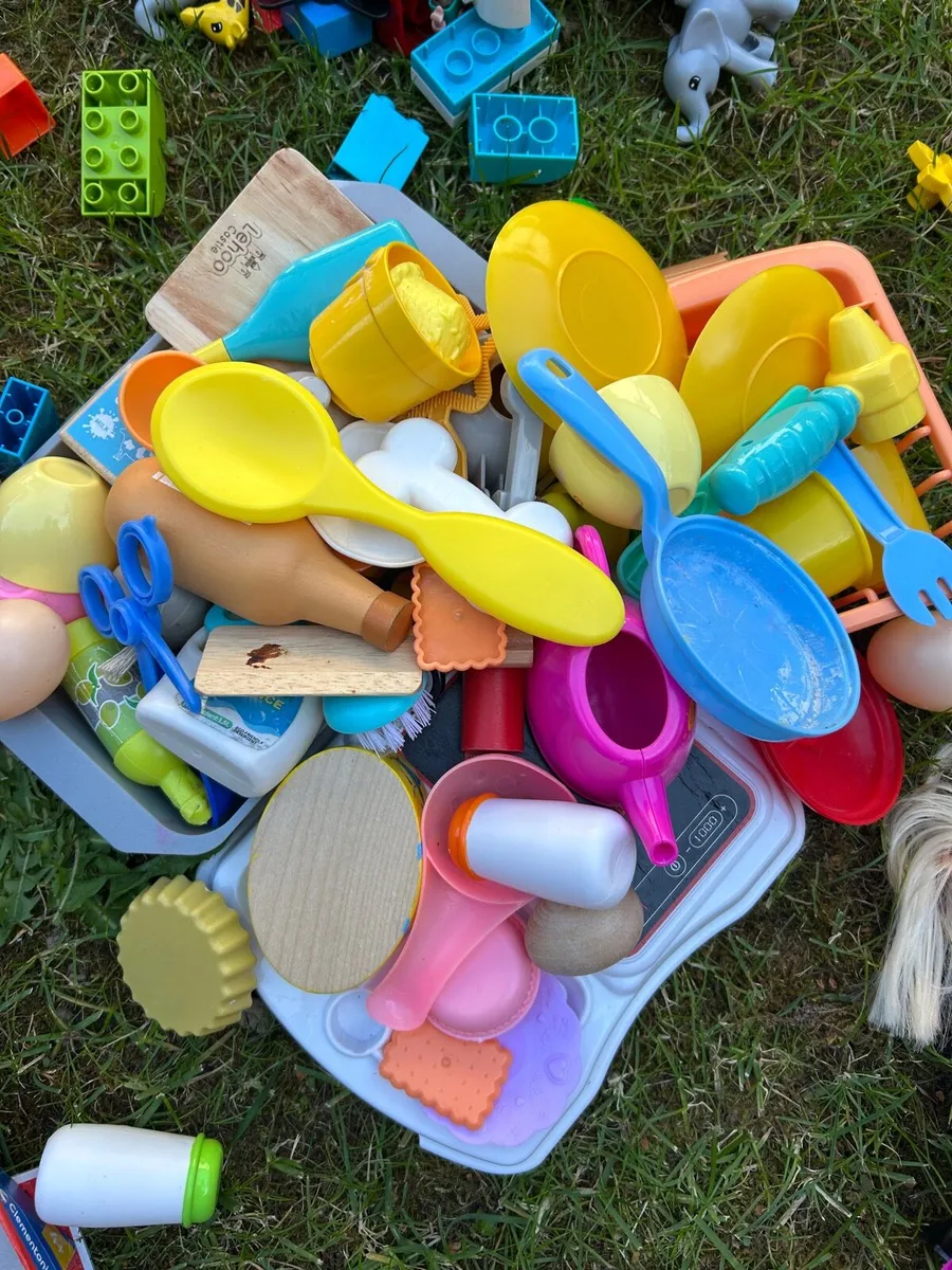 5 bags of free toys - Image 2