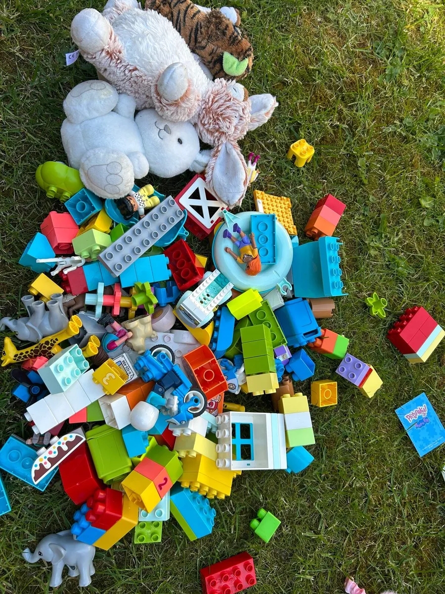 5 bags of free toys - Image 3