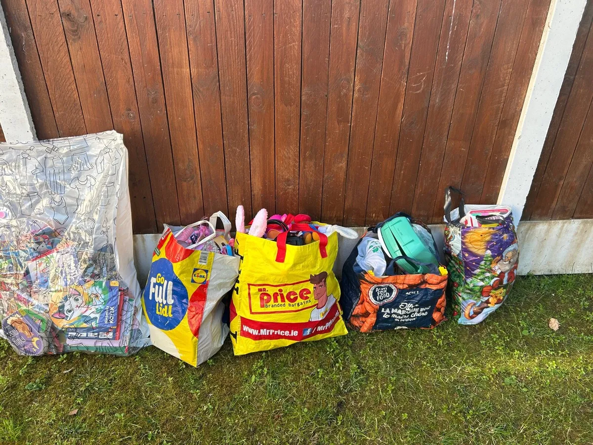 5 bags of free toys - Image 4