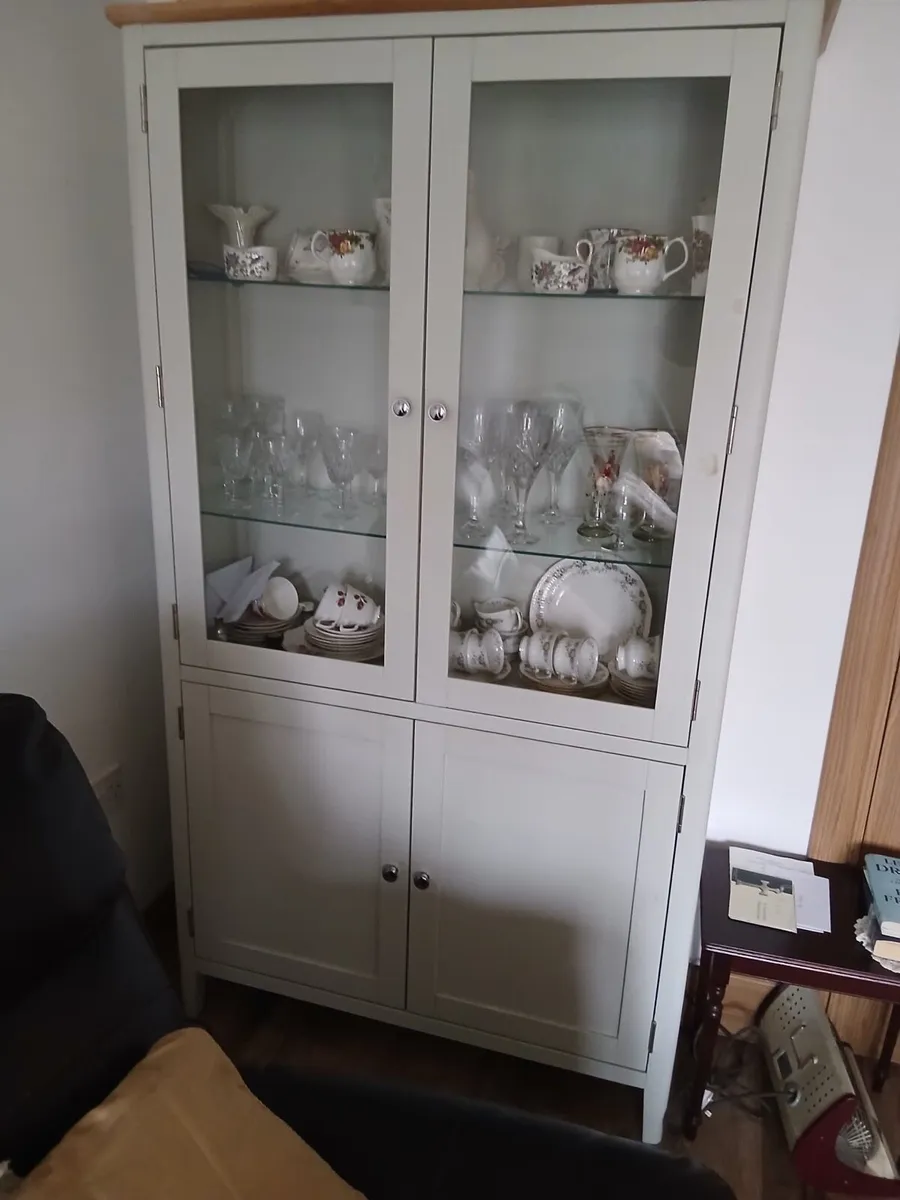 Glass cabinet