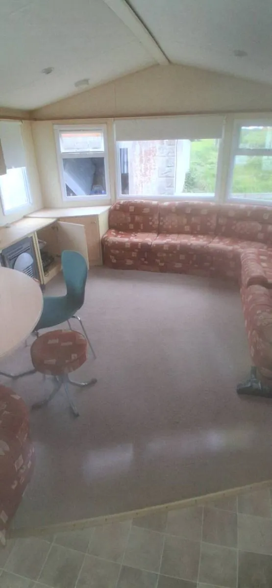 3 bed Willerby Mobile Home - Image 2
