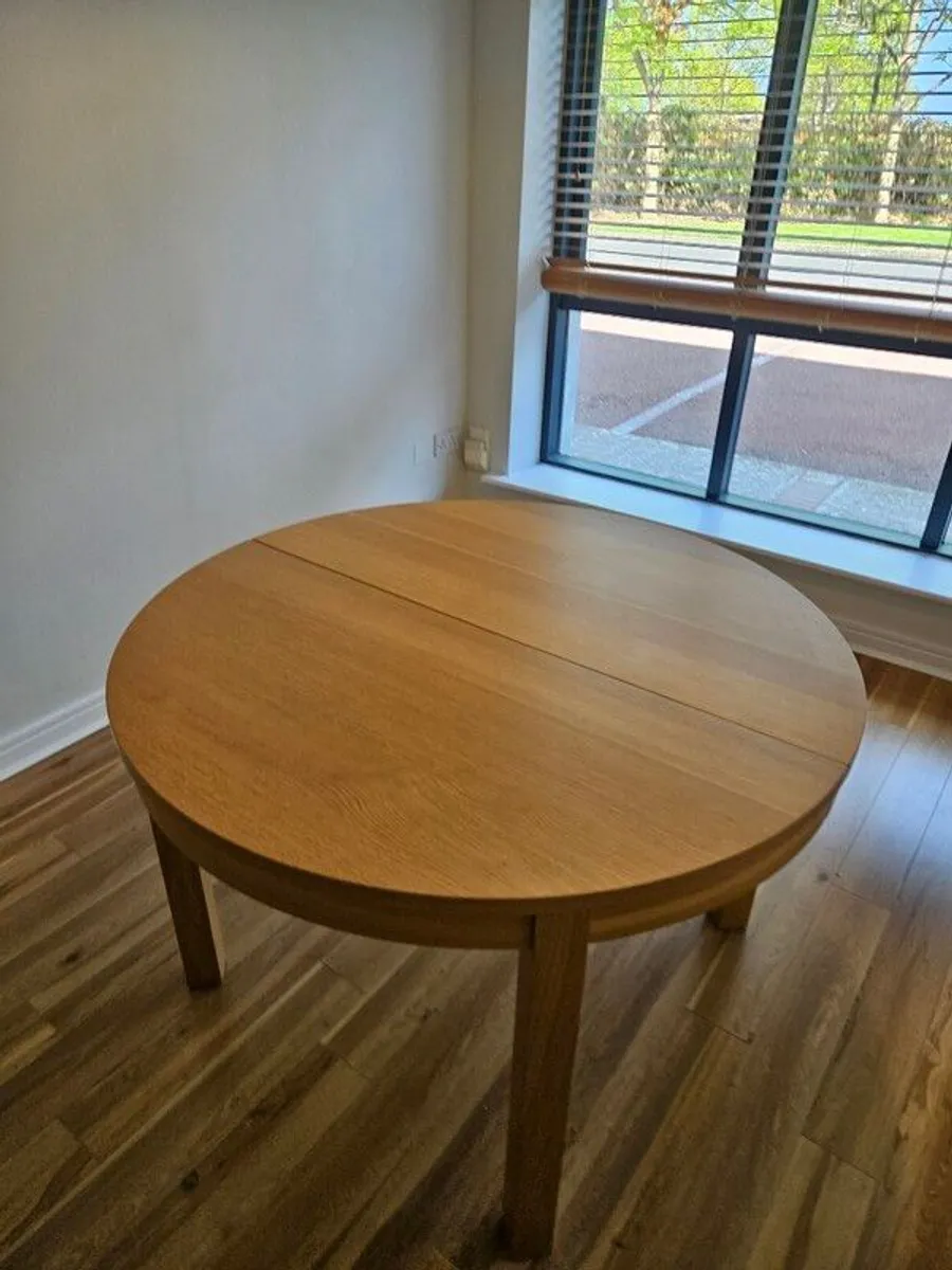 Dining table - Image 1