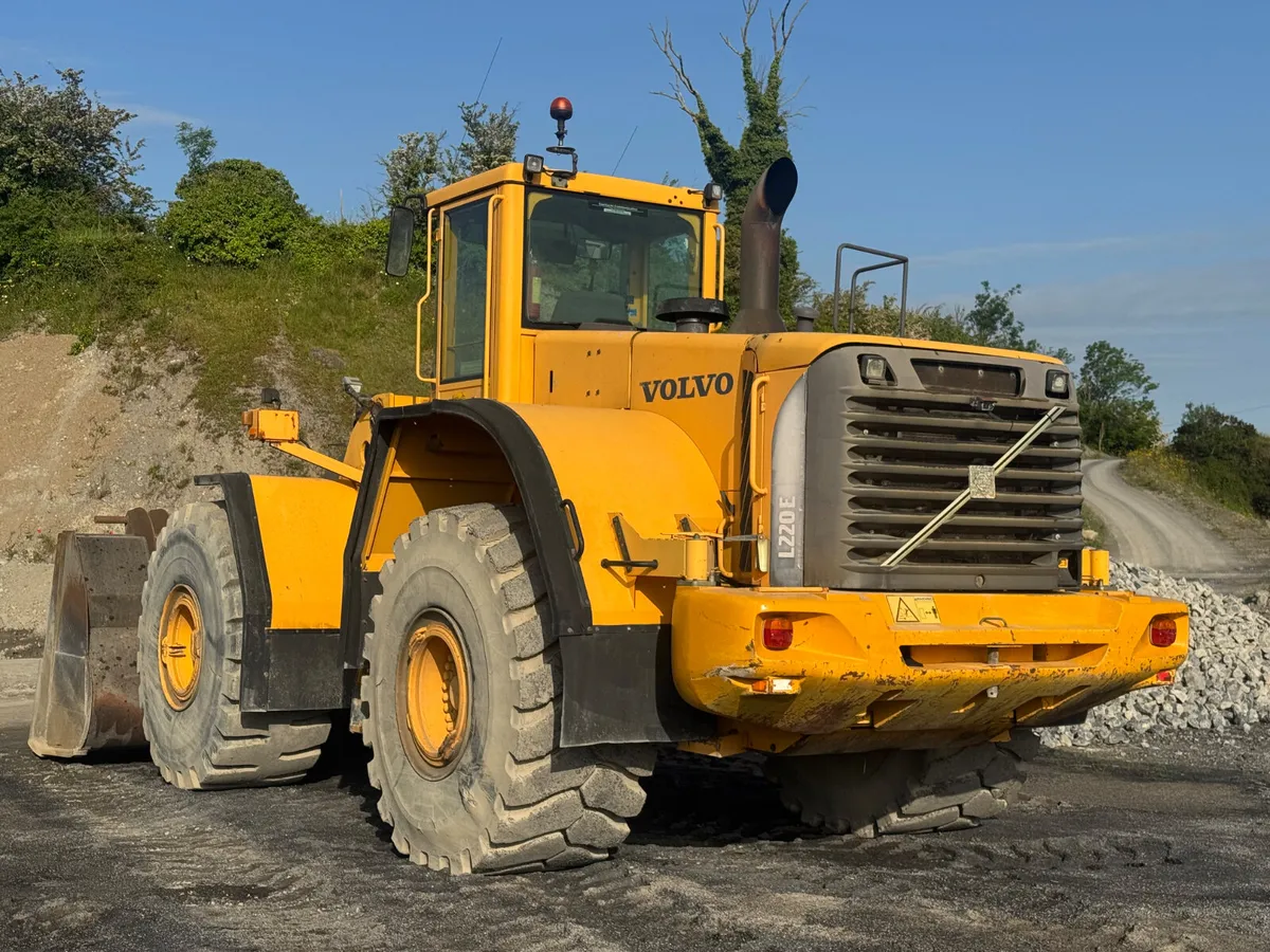 VOLVO L220E LOADING SHOVEL 2007 - Image 3