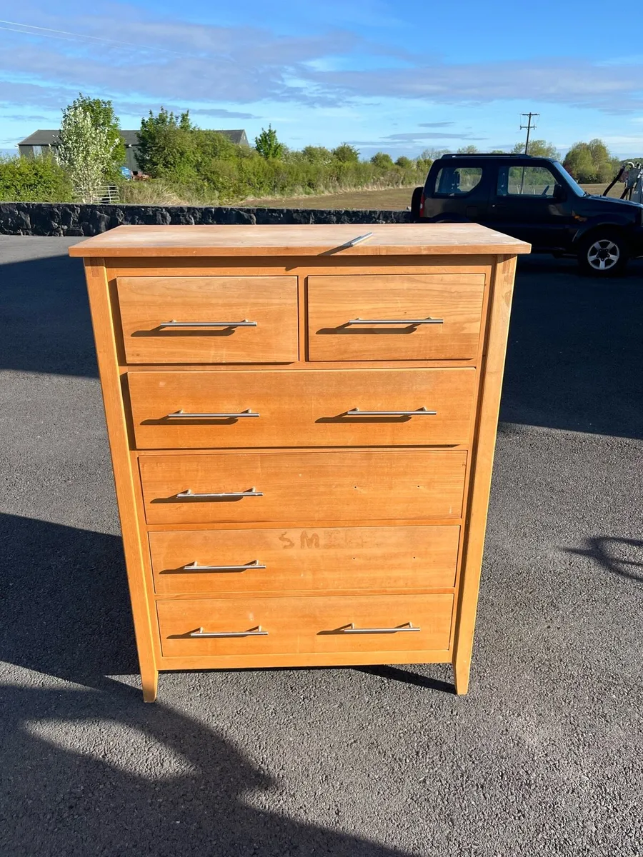 Solid wood chest of drawers - Image 1